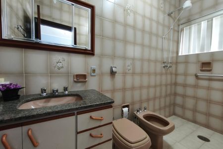 Casa à venda com 231m², 3 quartos e 2 vagas Casa à venda com 231m², 3 quartos e 2 vagasBanheiro Suíte