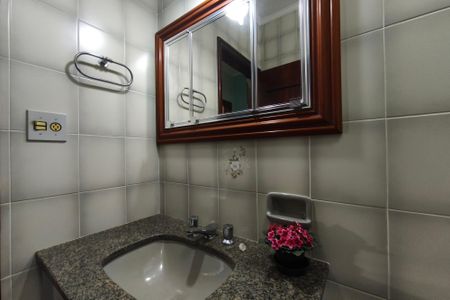 Casa à venda com 231m², 3 quartos e 2 vagas Casa à venda com 231m², 3 quartos e 2 vagasBanheiro Social