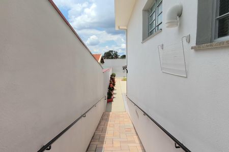 Casa à venda com 231m², 3 quartos e 2 vagas Casa à venda com 231m², 3 quartos e 2 vagasCorredor - Quintal