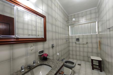 Casa à venda com 231m², 3 quartos e 2 vagas Casa à venda com 231m², 3 quartos e 2 vagasBanheiro Social