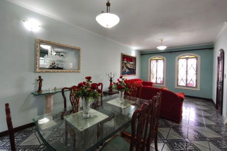 Casa à venda com 231m², 3 quartos e 2 vagas Casa à venda com 231m², 3 quartos e 2 vagasSala de Jantar