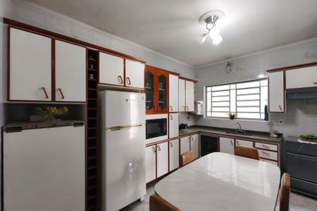 Casa à venda com 231m², 3 quartos e 2 vagas Casa à venda com 231m², 3 quartos e 2 vagasCozinha
