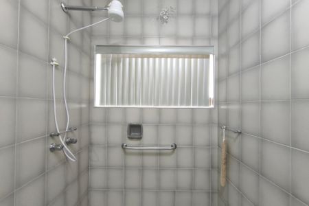 Casa à venda com 231m², 3 quartos e 2 vagas Casa à venda com 231m², 3 quartos e 2 vagasBanheiro Social