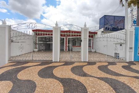 Casa à venda com 231m², 3 quartos e 2 vagas Casa à venda com 231m², 3 quartos e 2 vagasFachada