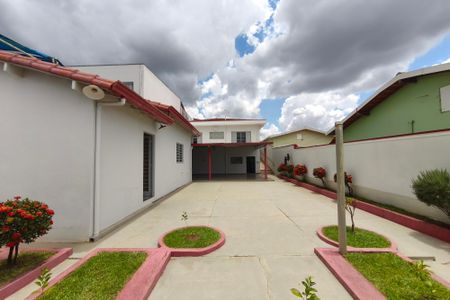 Casa à venda com 231m², 3 quartos e 2 vagas Casa à venda com 231m², 3 quartos e 2 vagasQuintal