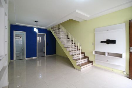 Sala de casa de condomínio à venda com 2 quartos, 79m² em Vila Palmares, São Caetano do Sul