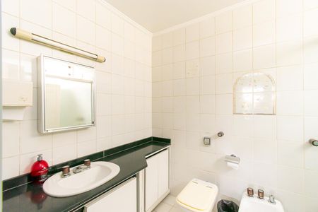 Casa à venda com 464m², 8 quartos e 5 vagas Casa à venda com 464m², 8 quartos e 5 vagasBanheiro da Suíte 2