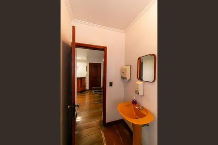 Casa à venda com 464m², 8 quartos e 5 vagas Casa à venda com 464m², 8 quartos e 5 vagasLavabo