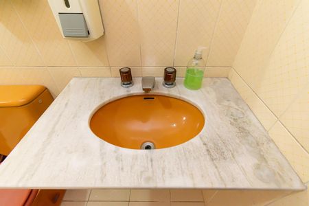 Casa à venda com 464m², 8 quartos e 5 vagas Casa à venda com 464m², 8 quartos e 5 vagasBanheiro 2