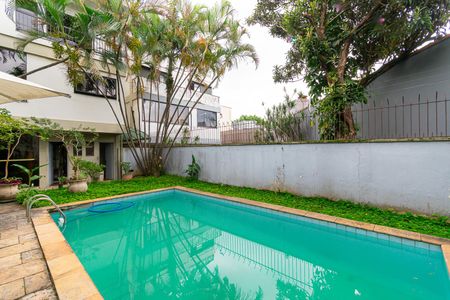 Casa à venda com 464m², 8 quartos e 5 vagas Casa à venda com 464m², 8 quartos e 5 vagasPiscina