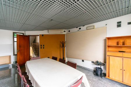 Casa à venda com 464m², 8 quartos e 5 vagas Casa à venda com 464m², 8 quartos e 5 vagasQuarto 1