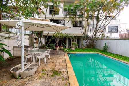 Casa à venda com 464m², 8 quartos e 5 vagas Casa à venda com 464m², 8 quartos e 5 vagasPiscina