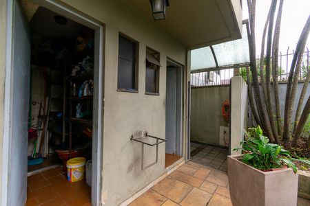 Casa à venda com 464m², 8 quartos e 5 vagas Casa à venda com 464m², 8 quartos e 5 vagasQuintal