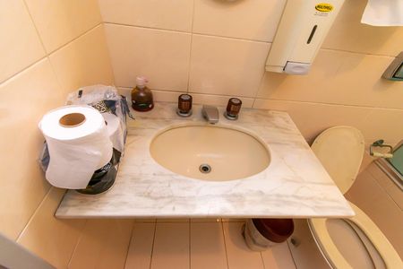 Casa à venda com 464m², 8 quartos e 5 vagas Casa à venda com 464m², 8 quartos e 5 vagasBanheiro 1