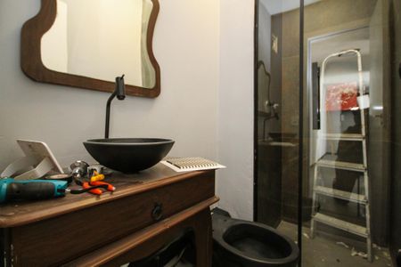 Apartamento para alugar com 56m², 2 quartos e 1 vaga Apartamento para alugar com 56m², 2 quartos e 1 vagaBanheiro social