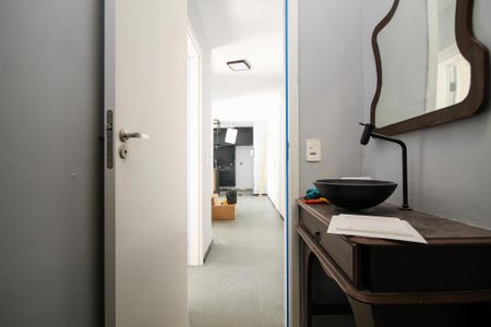 Apartamento para alugar com 56m², 2 quartos e 1 vaga Apartamento para alugar com 56m², 2 quartos e 1 vagaBanheiro social