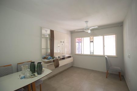 Sala de casa de condomínio para alugar com 2 quartos, 80m² em Colubandê, São Gonçalo