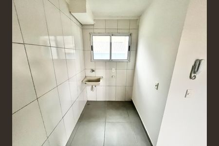 Cozinha e Área de Serviço de kitnet/studio para alugar com 1 quarto, 28m² em Parque Peruche, São Paulo