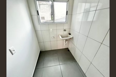 Cozinha e Área de Serviço de kitnet/studio para alugar com 1 quarto, 28m² em Parque Peruche, São Paulo