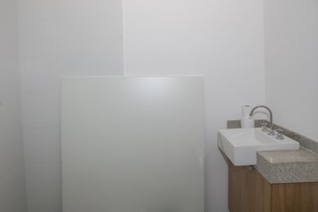 Banheiro de kitnet/studio à venda com 1 quarto, 26m² em Perdizes, São Paulo