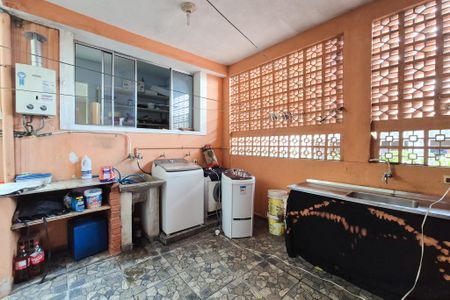 Casa à venda com 180m², 3 quartos e 2 vagasÁrea de Serviço