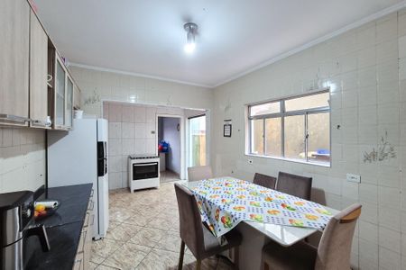 Casa à venda com 180m², 3 quartos e 2 vagascozinha