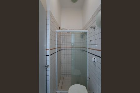 Banheiro de kitnet/studio para alugar com 1 quarto, 28m² em Perdizes, São Paulo