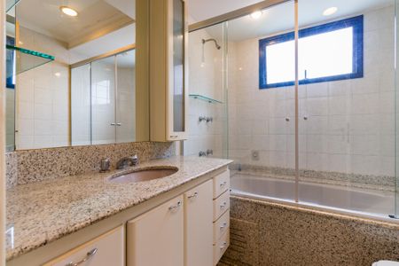 Apartamento à venda com 151m², 4 quartos e 3 vagas