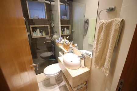 Apartamento à venda com 87m², 2 quartos e 2 vagasBanheiro