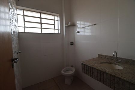 Apartamento para alugar com 82m², 2 quartos e sem vagaBanheiro