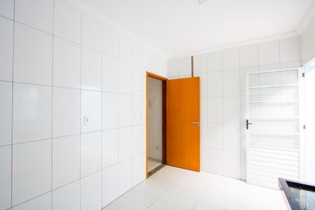 Casa à venda com 76m², 2 quartos e 2 vagasCozinha