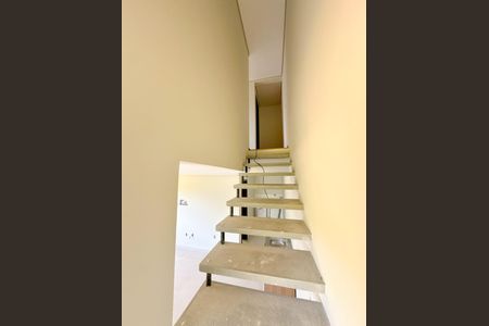 Casa para alugar com 122m², 3 quartos e 2 vagasEscada