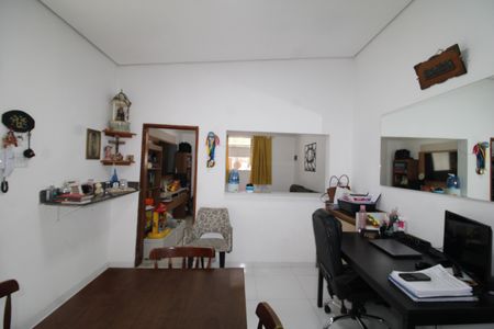Casa para alugar com 80m², 2 quartos e 2 vagasSala