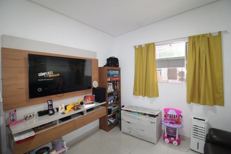 Sala de casa para alugar com 2 quartos, 80m² em Vila Vitorio Mazzei, São Paulo