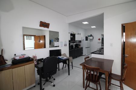 Casa para alugar com 80m², 2 quartos e 2 vagasSala