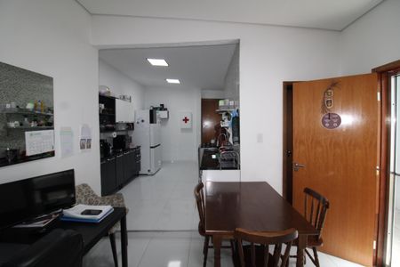 Casa para alugar com 80m², 2 quartos e 2 vagasSala