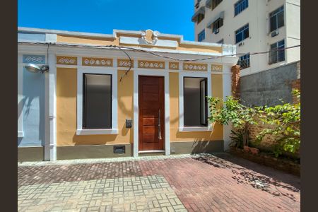 Casa para alugar com 90m², 3 quartos e sem vaga Casa para alugar com 90m², 3 quartos e sem vagaFachada