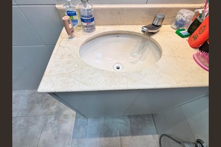 Apartamento à venda com 70m², 2 quartos e 3 vagas Apartamento à venda com 70m², 2 quartos e 3 vagasBanheiro