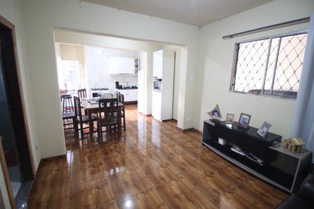 Sala de casa para alugar com 3 quartos, 390m² em Industrial, Contagem