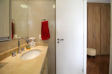 Apartamento à venda com 142m², 4 quartos e 3 vagasBanheiro da Suíte