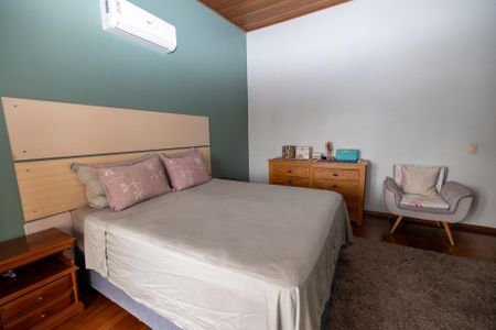 Casa à venda com 260m², 3 quartos e 4 vagas Casa à venda com 260m², 3 quartos e 4 vagasSuite