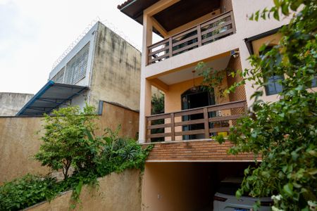 Casa à venda com 260m², 3 quartos e 4 vagas Casa à venda com 260m², 3 quartos e 4 vagasFachada