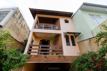 Casa à venda com 260m², 3 quartos e 4 vagas Casa à venda com 260m², 3 quartos e 4 vagasFachada