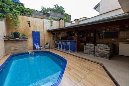 Casa à venda com 260m², 3 quartos e 4 vagas Casa à venda com 260m², 3 quartos e 4 vagasPiscina