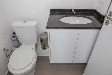 Banheiro de kitnet/studio para alugar com 1 quarto, 30m² em Bom Retiro, São Paulo