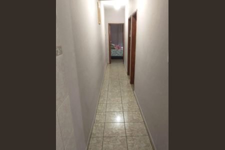 Casa à venda com 200m², 5 quartos e 6 vagas Casa à venda com 200m², 5 quartos e 6 vagasCorredor
