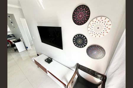 Sala de apartamento à venda com 2 quartos, 67m² em Chora Menino, São Paulo