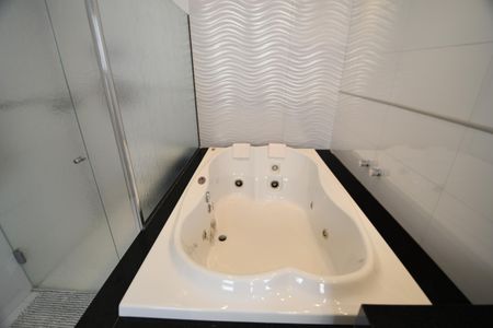 Casa de condomínio à venda com 410m², 4 quartos e 2 vagasBanheiro Suíte
