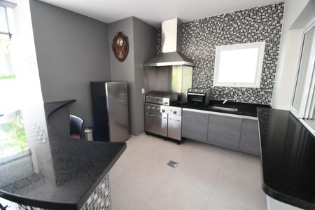 Casa de condomínio à venda com 410m², 4 quartos e 2 vagasVaranda gourmet