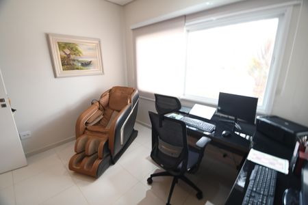 Casa de condomínio à venda com 410m², 4 quartos e 2 vagasEscritório